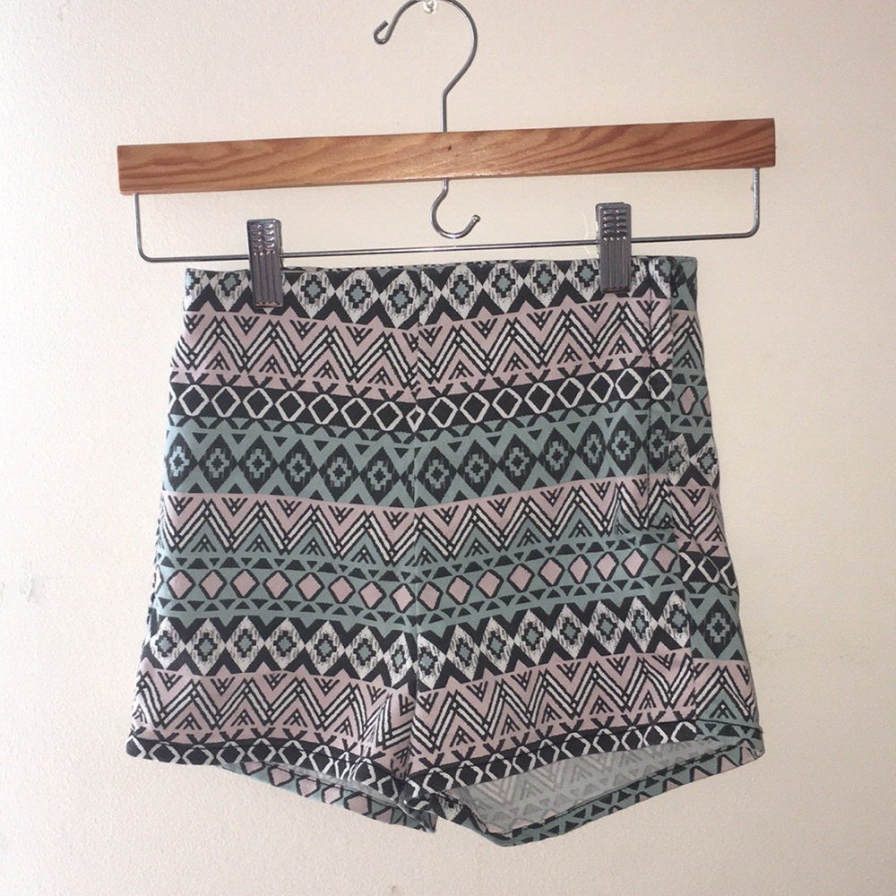 Patterned high waisted H&M shorts